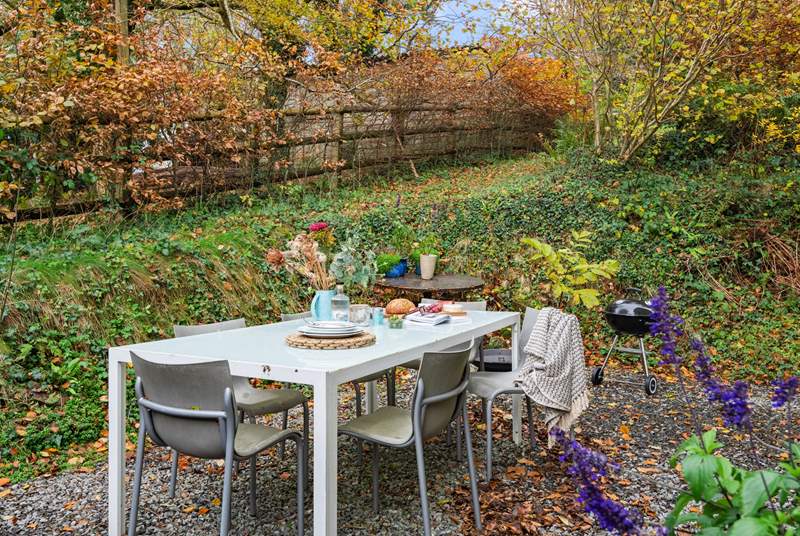 Step outside of your living area to enjoy a touch of dining al fresco, even in the throes of winter.