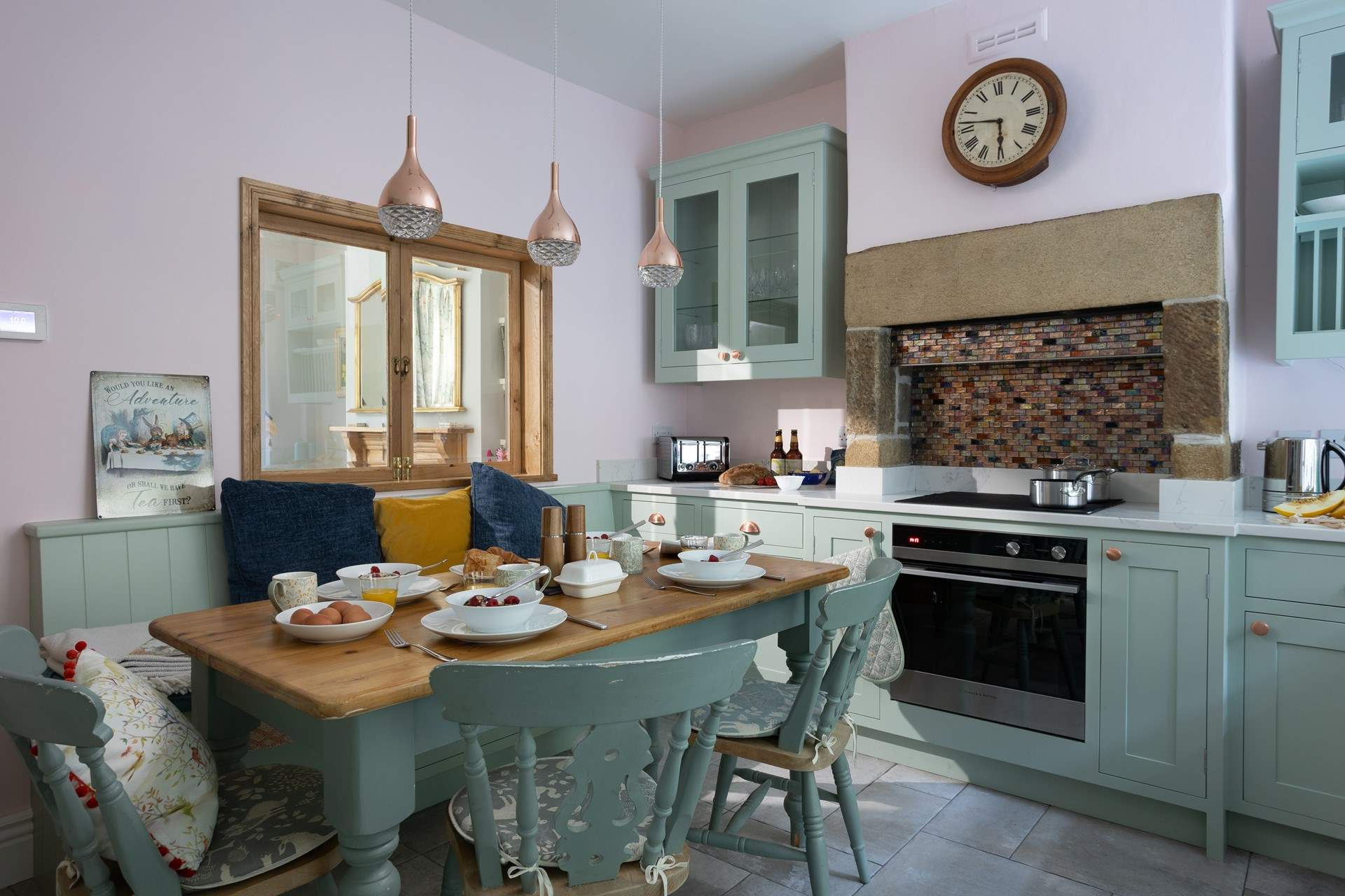 Enter the bespoke built kitchen.