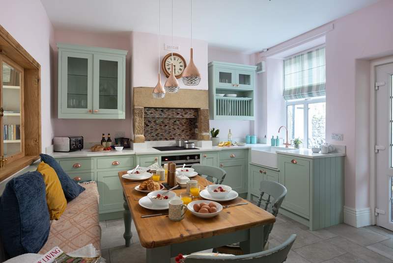 Enjoy breakfast together in the cosy kitchen/diner.