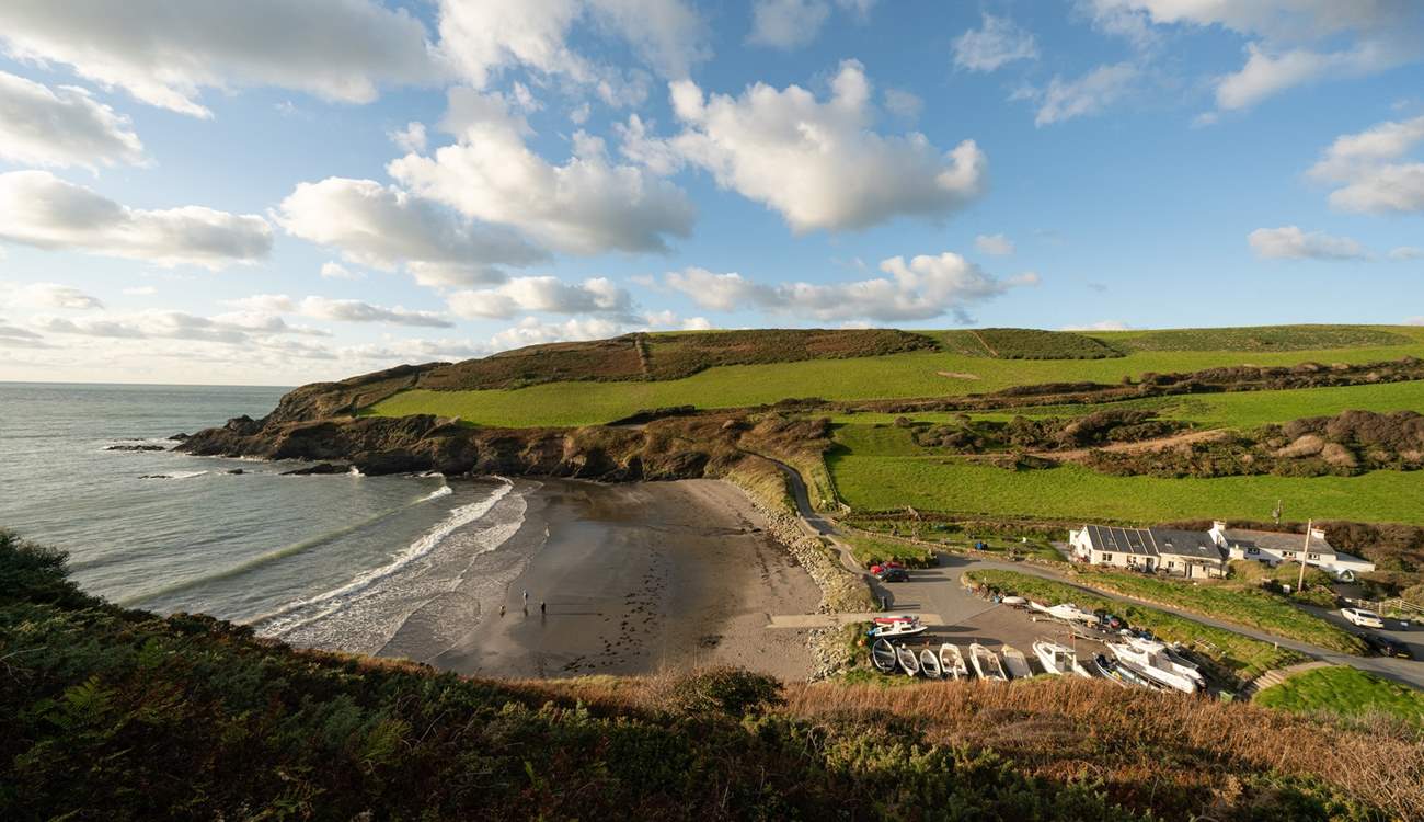 Very close by is Pwll Gwaelod beach. The Old Sailors pub lies opposite the cove, serving delicious fish and chips. 