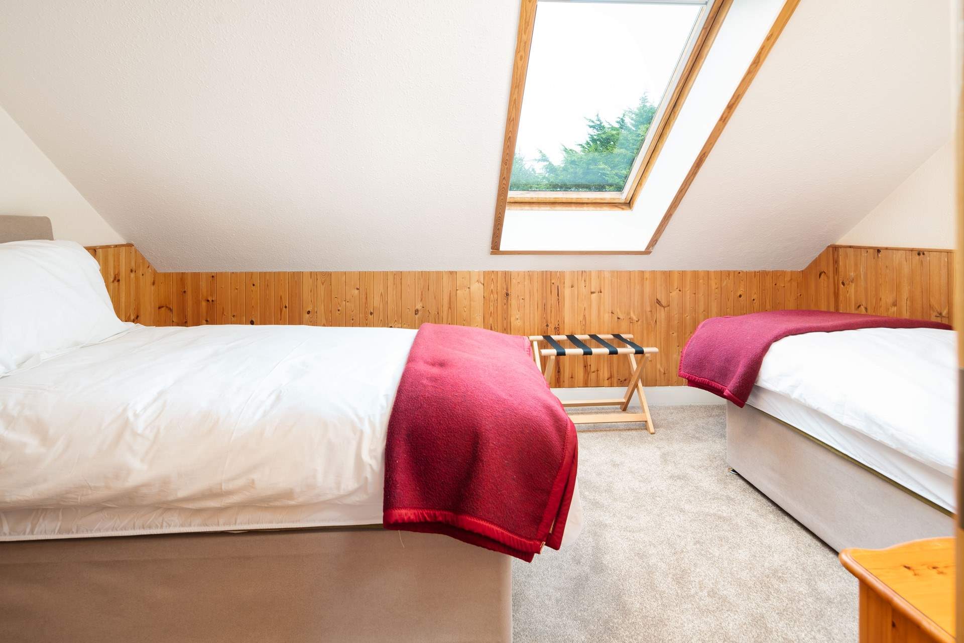 Twin room with garden view on the first floor. 