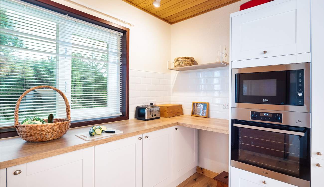 There are lots of local farm shops for fresh produce and milk nearby. 