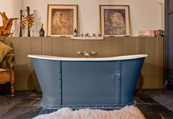 Jump out of bed, straight into your roll-top bath which sits proudly at the foot of your bed.