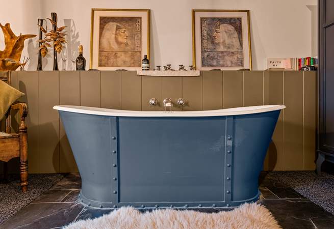 Jump out of bed, straight into your roll-top bath which sits proudly at the foot of your bed.