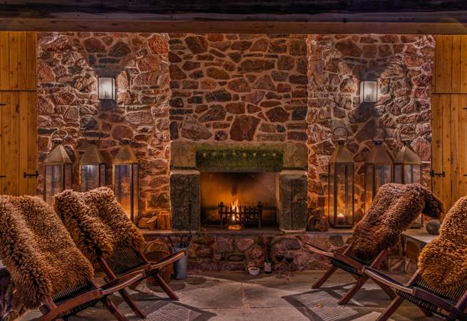 Many cosy nights can be enjoyed in the under-cover fire-pit area. Watching the nightlife dance in front of your eyes is a treat to savour.