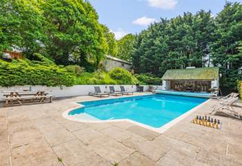 What a fabulous spot to play, dine, swim and relax.