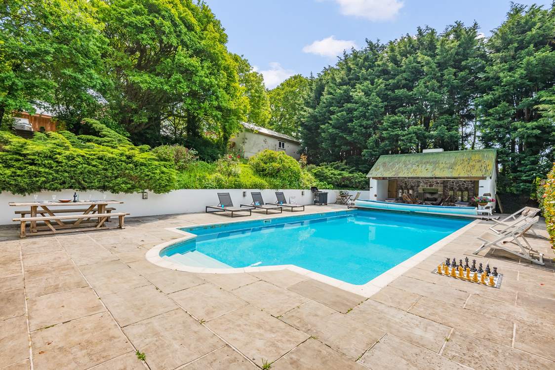 What a fabulous spot to play, dine, swim and relax.
