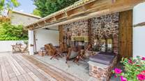 The enclosed outdoor area is perfect in the evening too. Spark up the open fire and enjoy a very different feel to this glorious area.