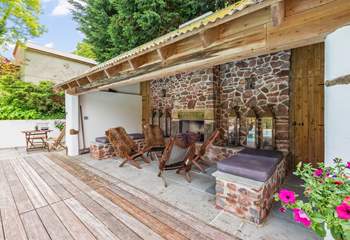 The enclosed outdoor area is perfect in the evening too. Spark up the open fire and enjoy a very different feel to this glorious area.