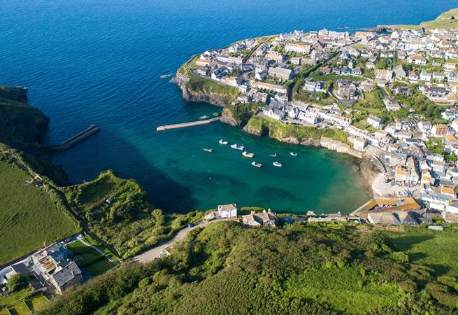 Port Isaac will also delight should you wish to see a few famous spots! 