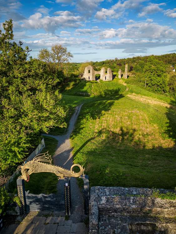 Take a walk in the fresh country air to Newcastle Emlyn castle. Great spot for a picnic.