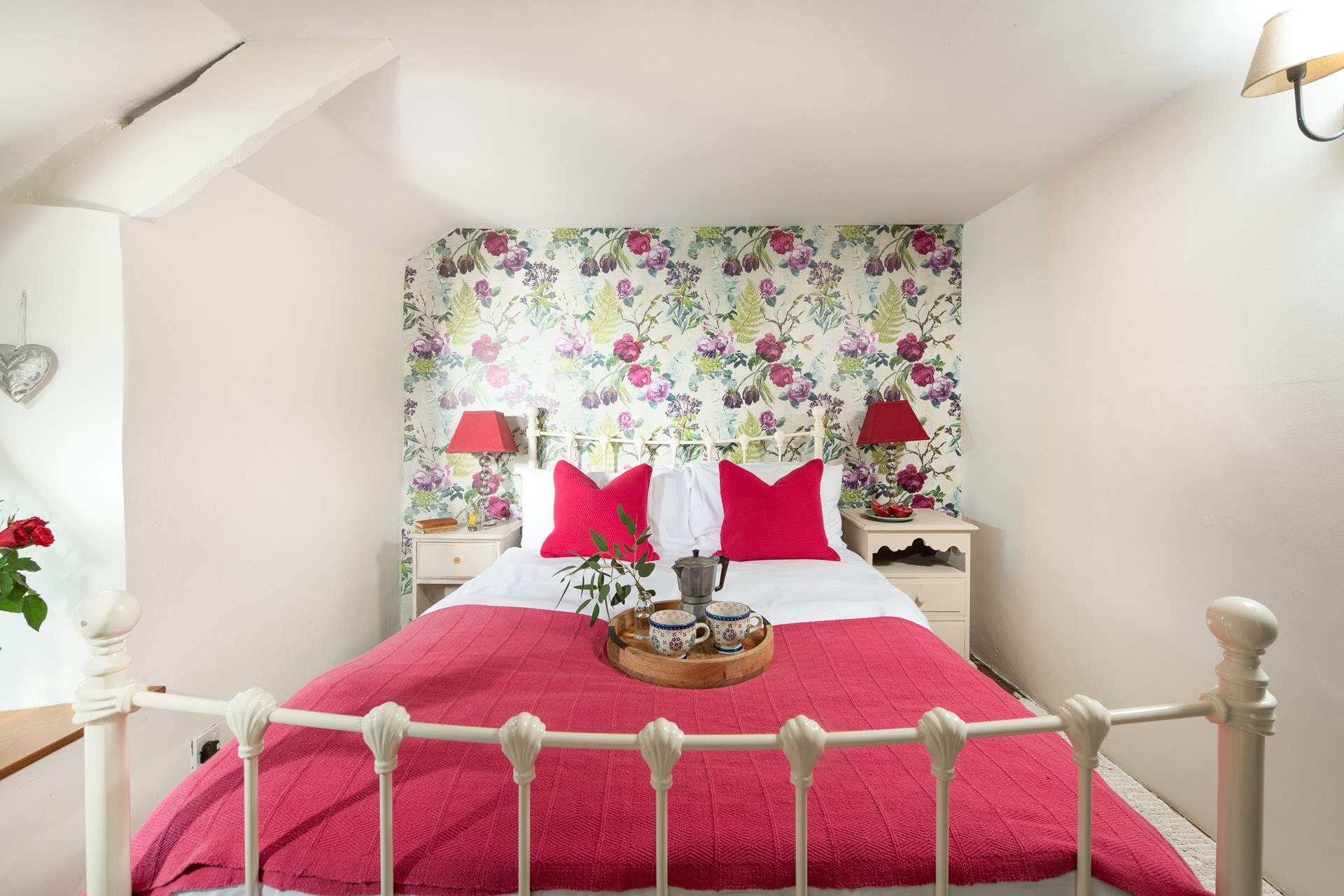 What stunning wall paper.