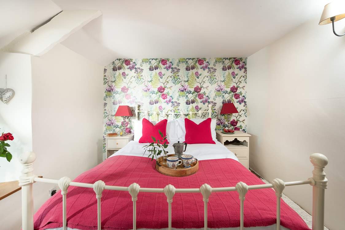 What stunning wall paper.
