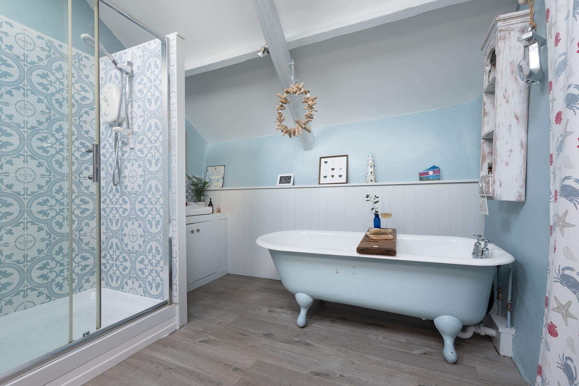 The family bathroom is on the first floor. Here you will find a rather fabulous roll-top bath and large shower. 
