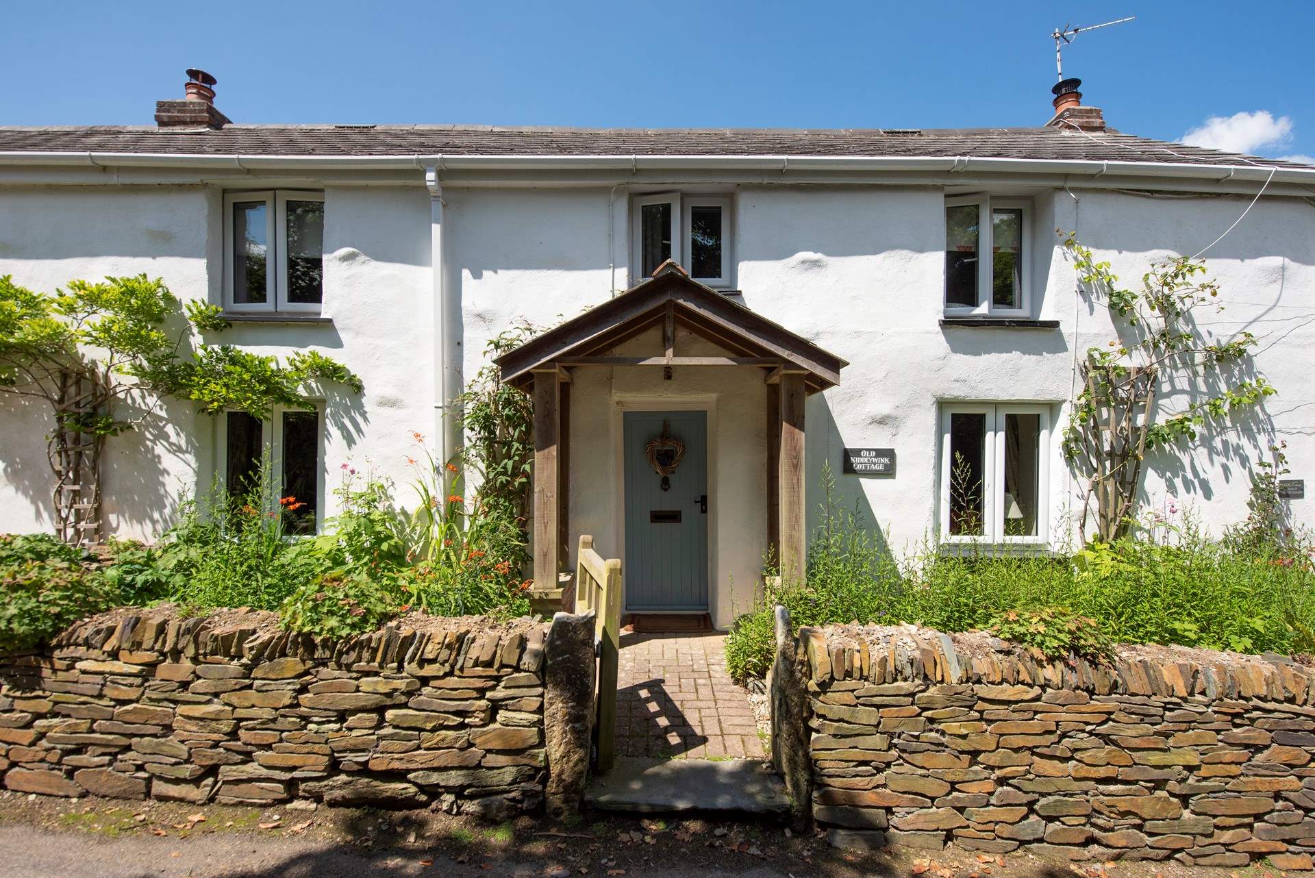 What a charming cottage. 