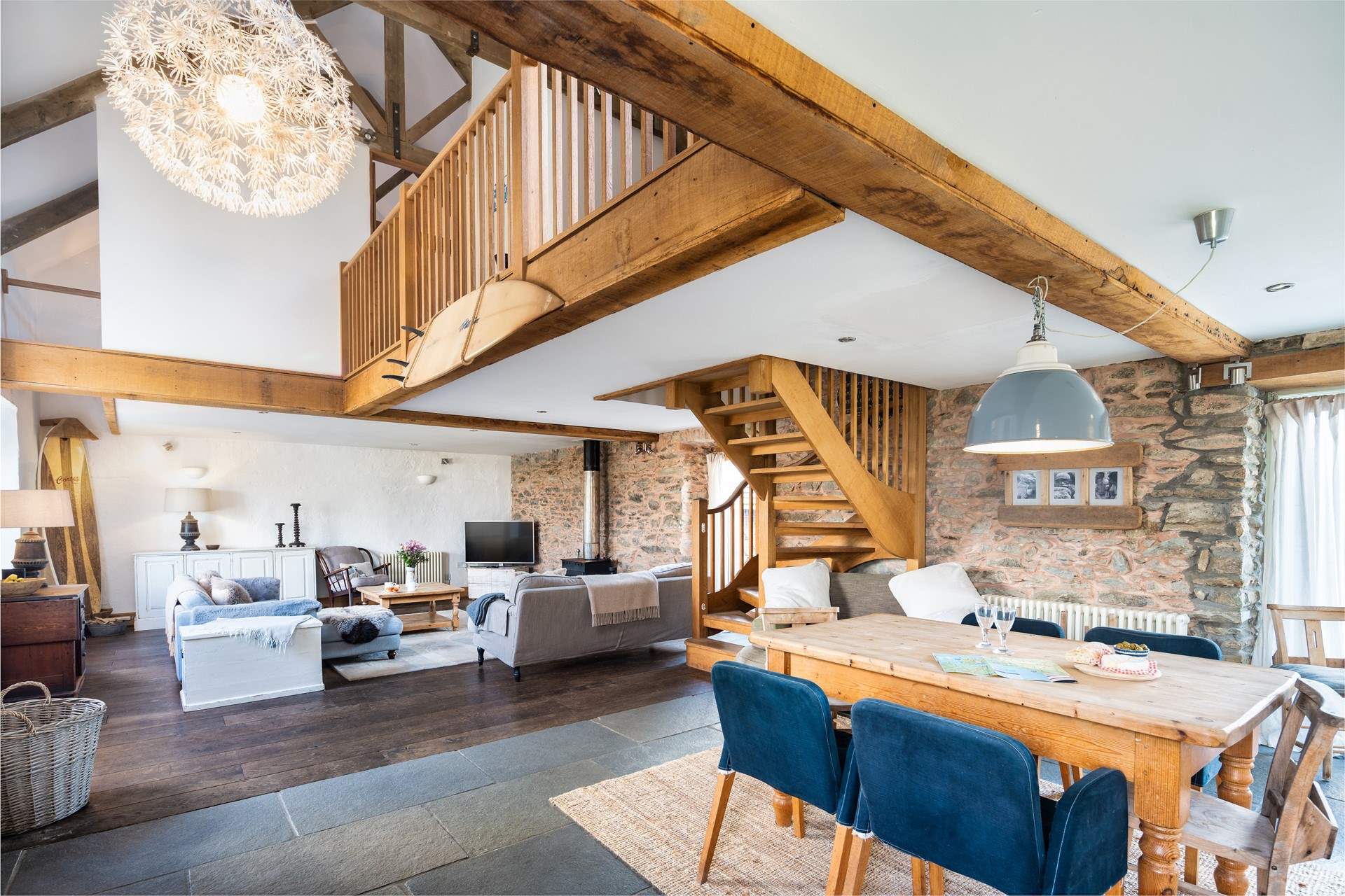 Modern comforts combine effortlessly with the gorgeous traditional features. 