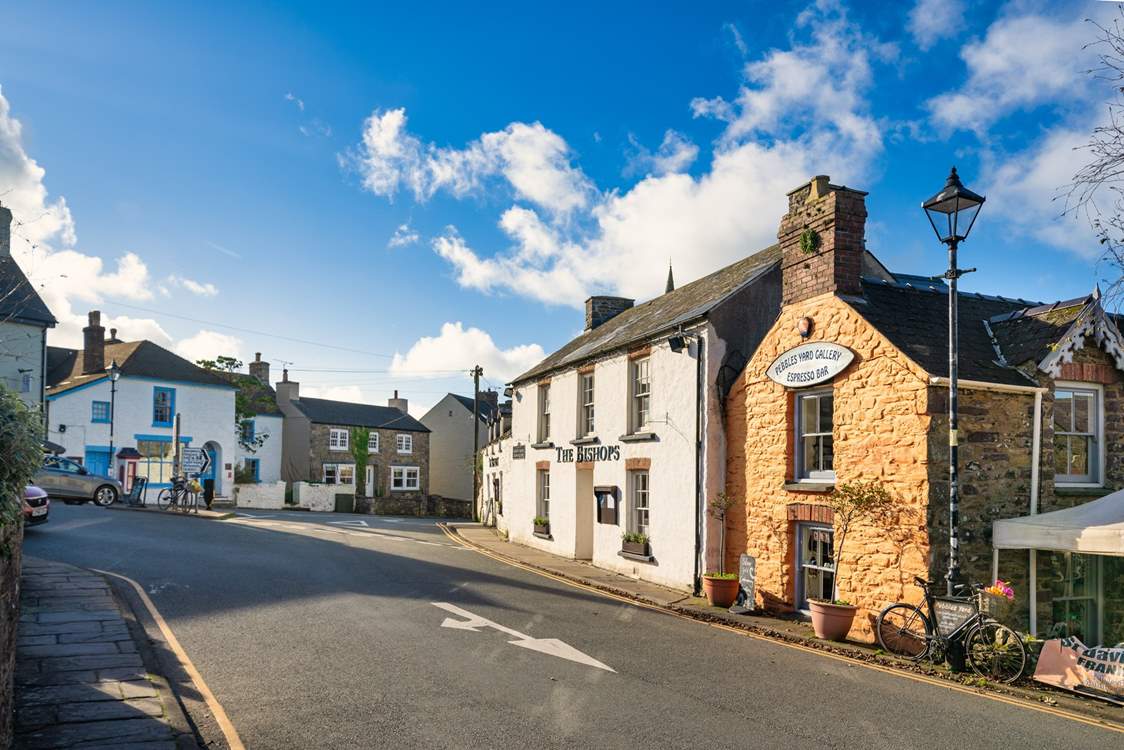 There are many good eateries, boutique shops, galleries and cafes in St Davids.