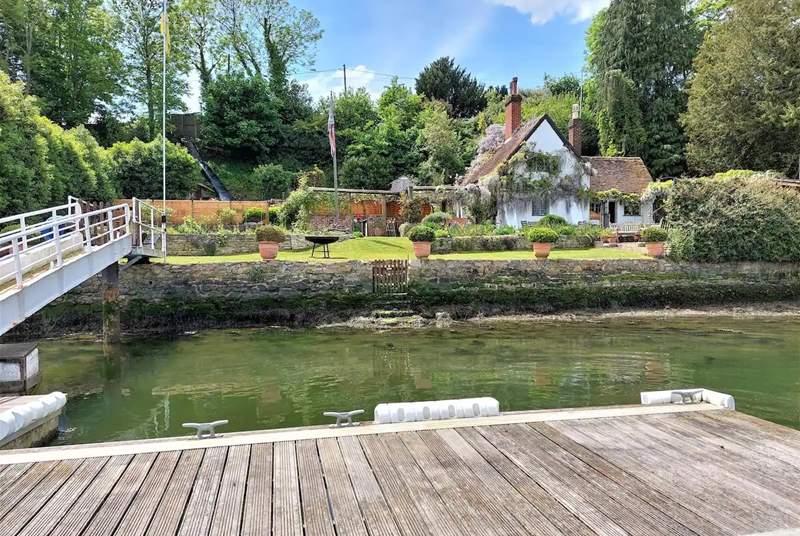 Myrtle Cottage has a delightful garden with many areas to sit out and enjoy the river location. From the waterside up to the hot tub and outdoor kitchen there is an area to enjoy no matter what time of day.