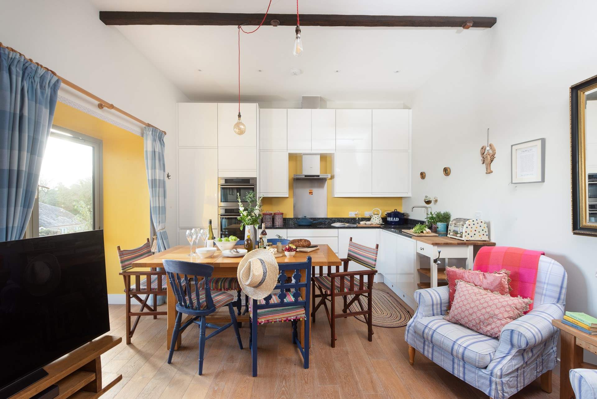 The kitchen has all you need to rustle up your holiday meals and plenty of storage too.