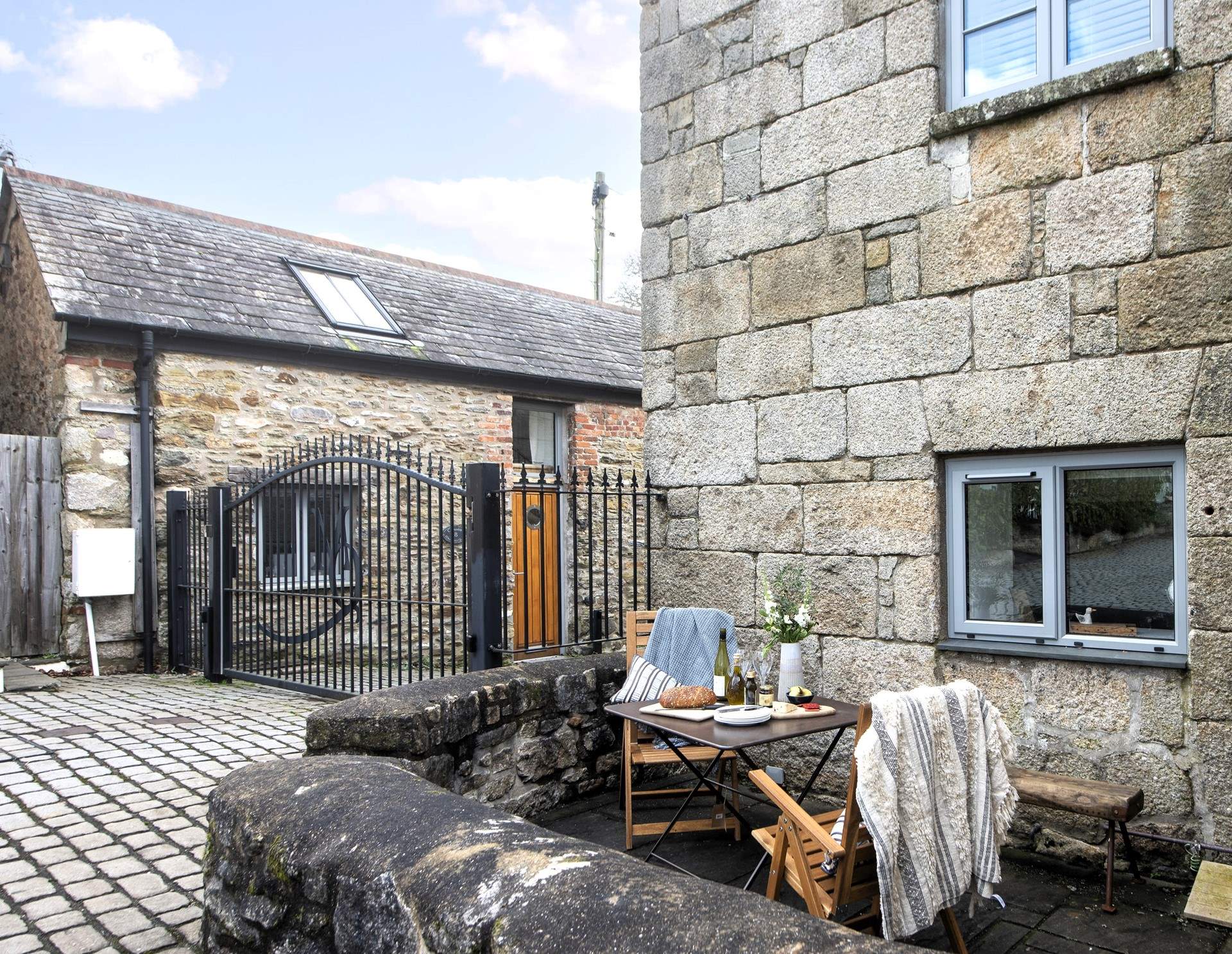 12 Merchant's Quarter is set within a gated courtyard, which provides private parking for the residents.