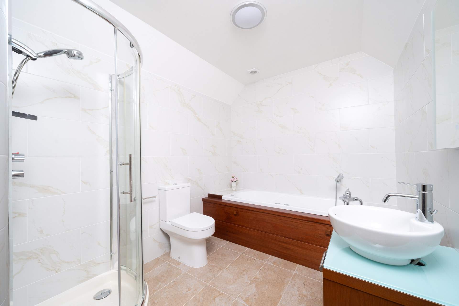 Relax after a day's hiking in the heavenly jacuzzi bath.