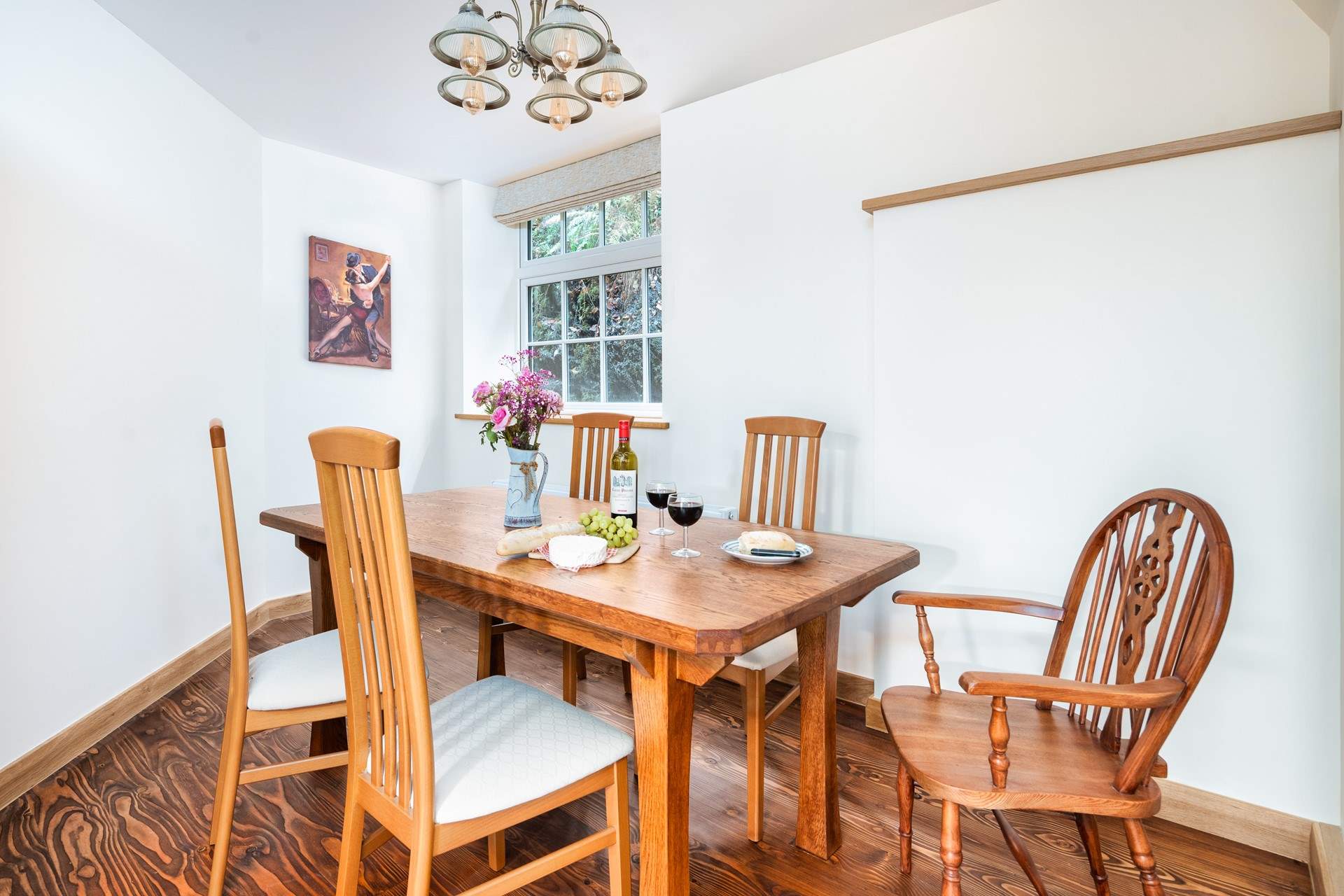 Perfect for leisurely holiday meals or planning fun days. 