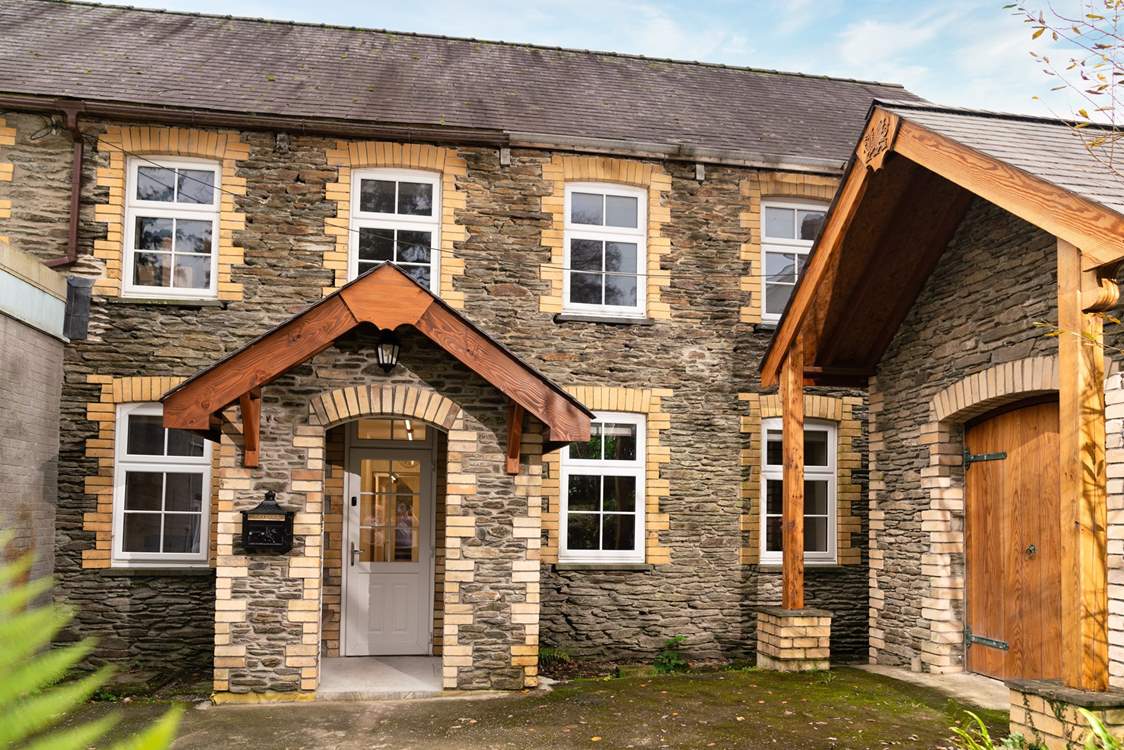 Nestling in an Area of Outstanding Natural Beauty, near heavenly beaches, Bobbins Cottage offers the perfect Welsh retreat.