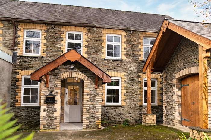 Bobbins Cottage is a 3 bedroom self catering cottage near Cenarth.