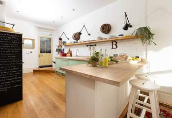 The breakfast-bar allows for sociable food preparation. 