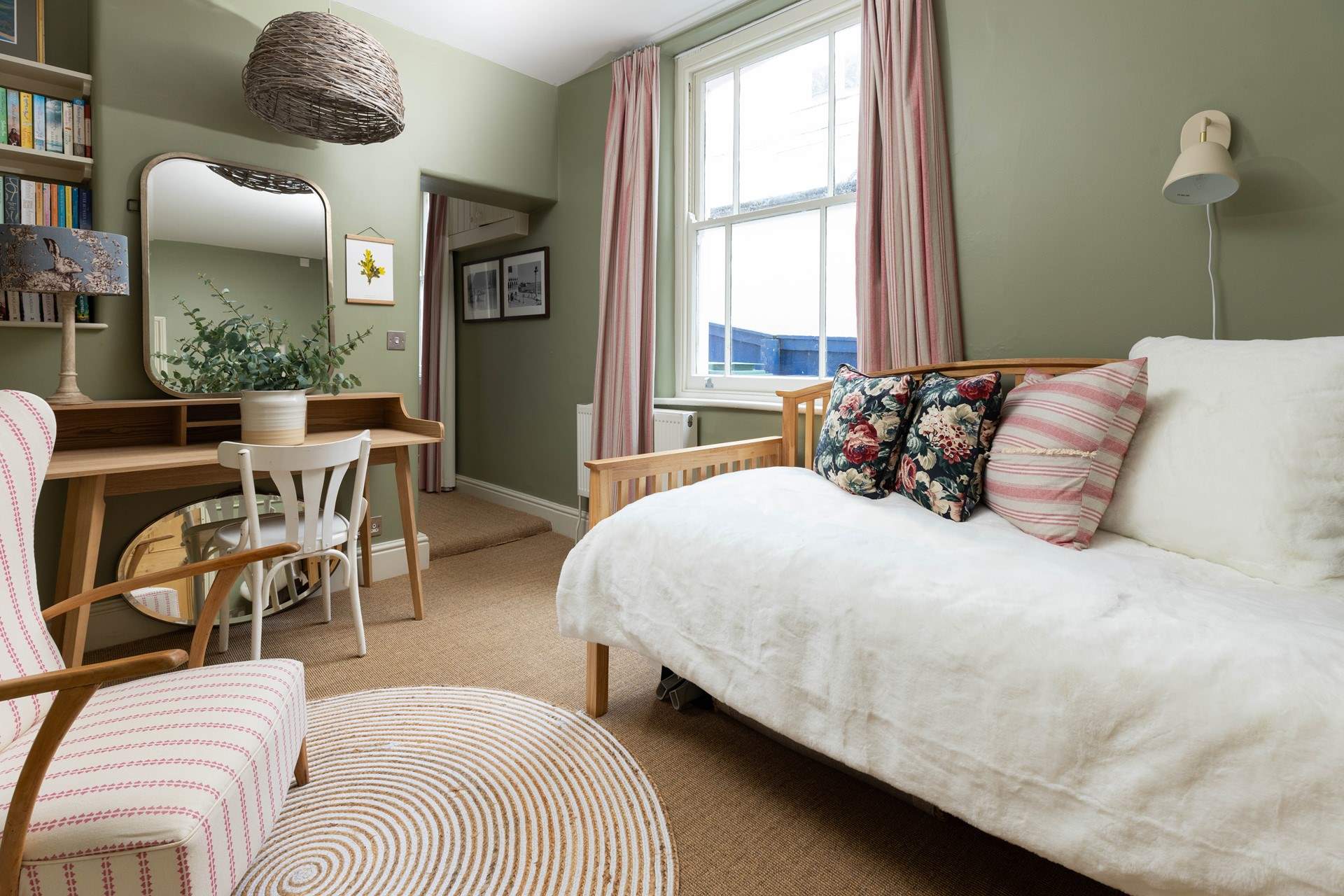 The cosy study/snug room. 