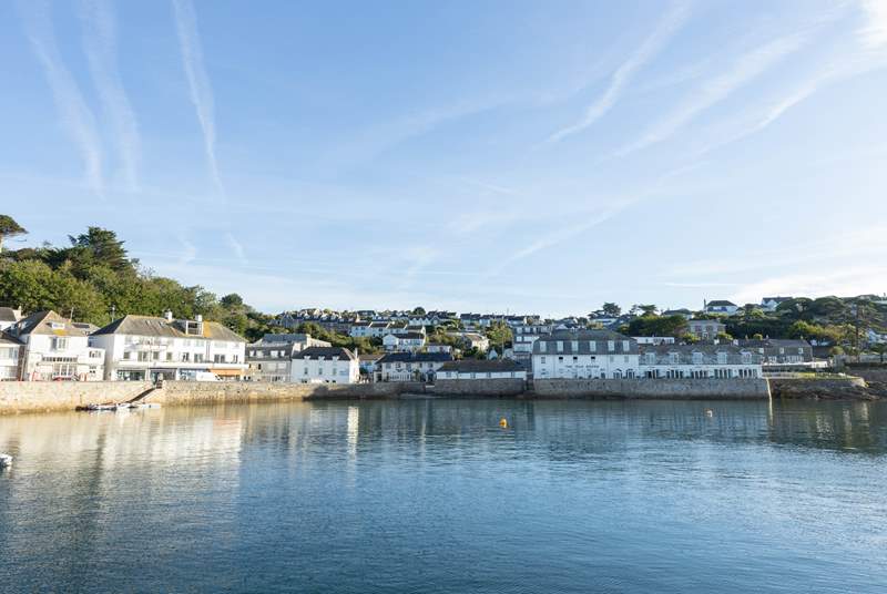St Mawes has a range of eateries and shops with local produce.