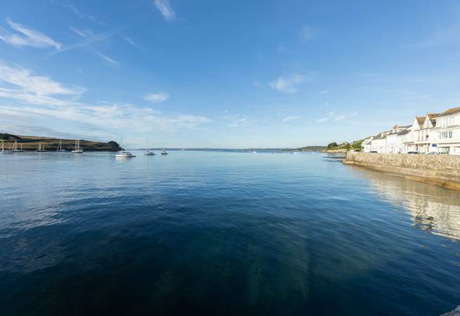 Bennerley House is oh so close to the sea (middle property in the row).