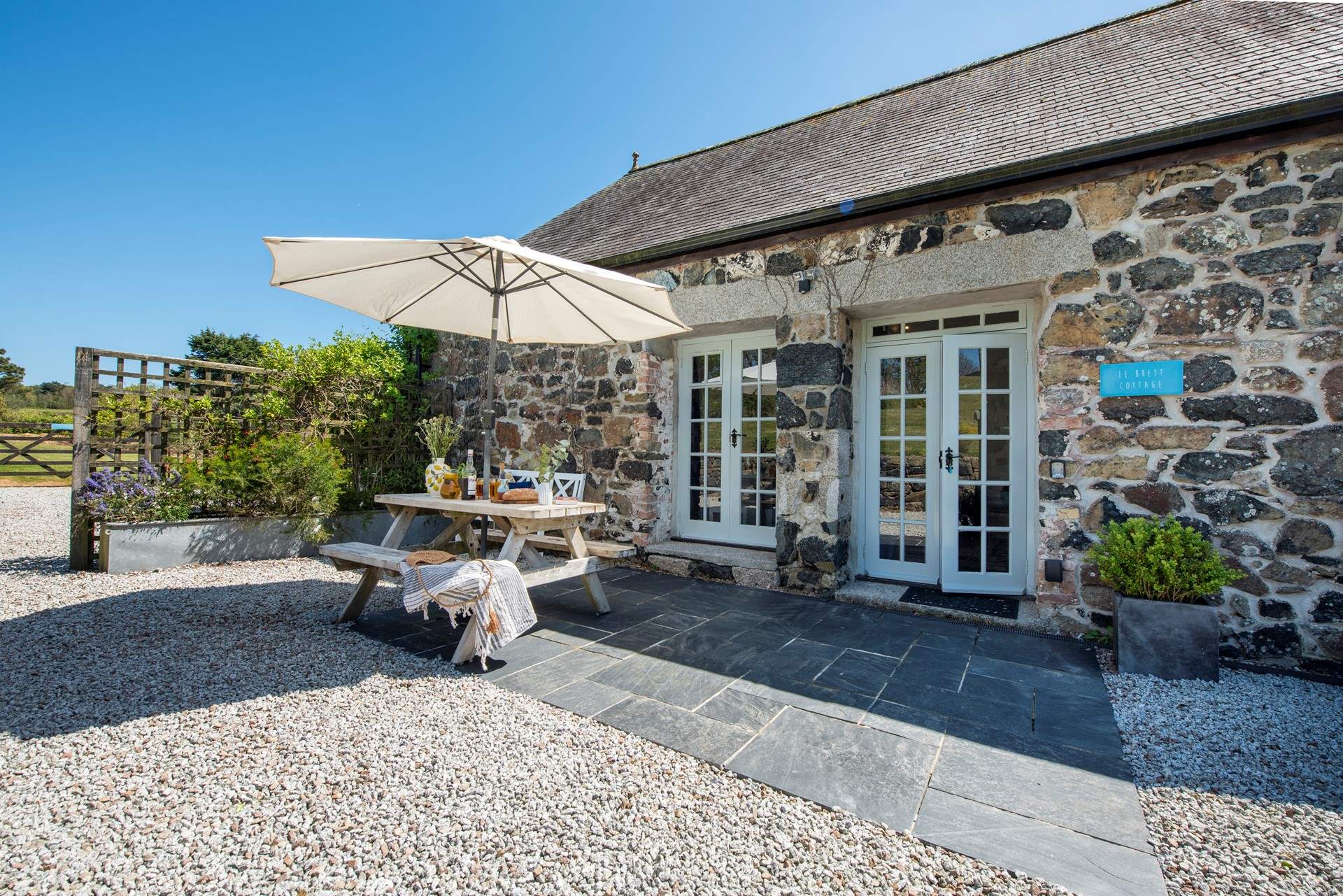 Welcome to Le Brett Cottage!