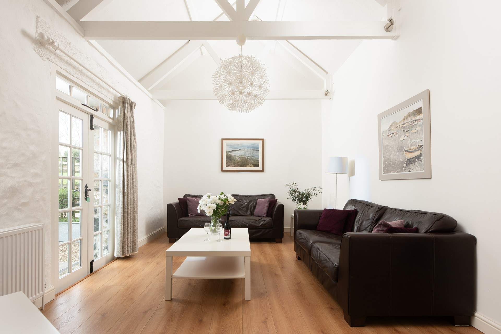 Old and new come together seamlessly to create this divine space.