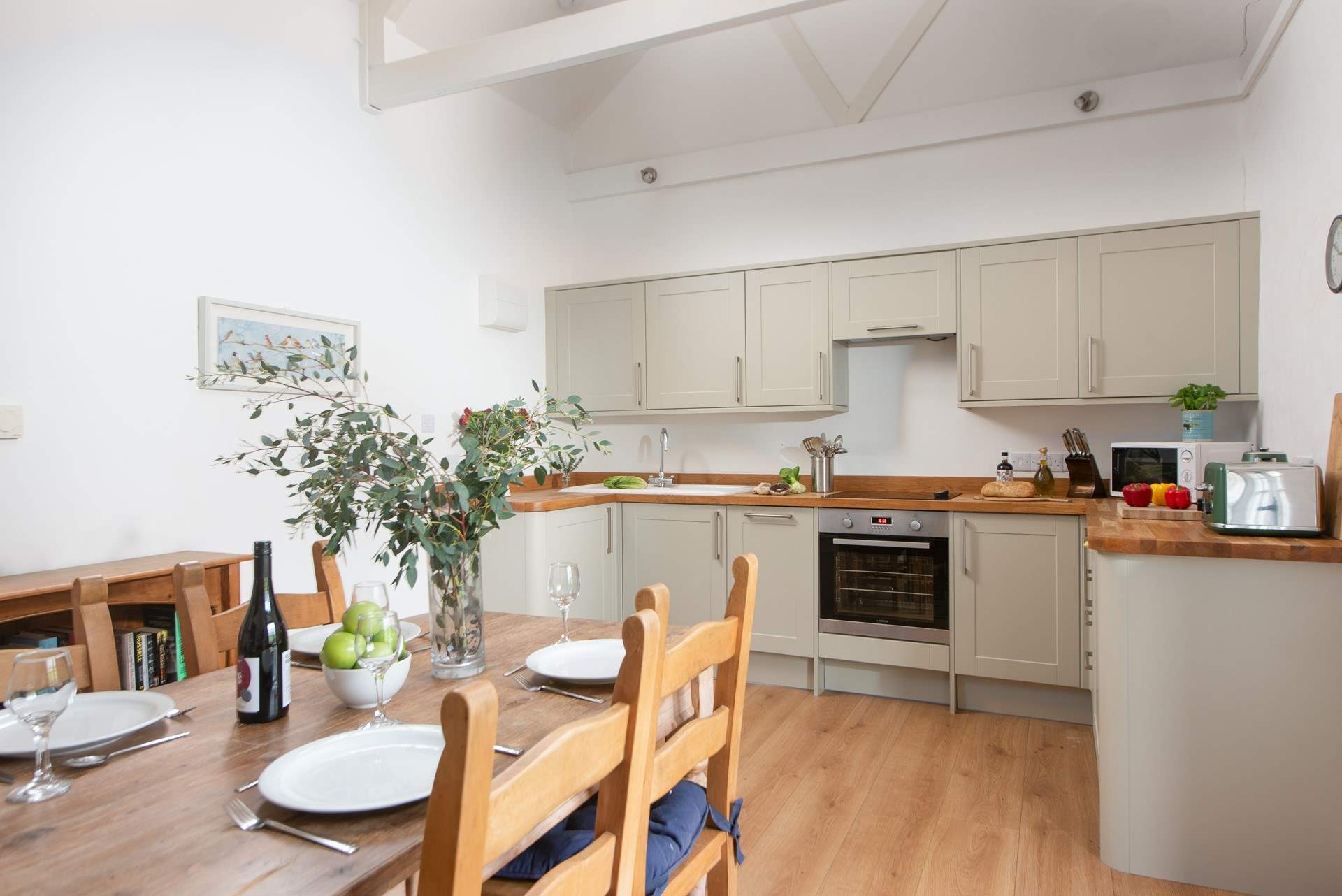 A fabulous open plan cottage with grand vaulted ceilings.