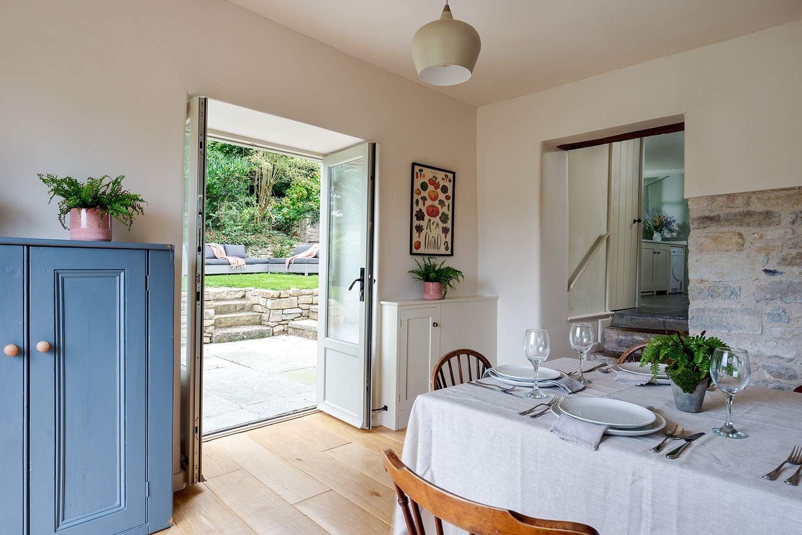 Whipping up a feast in the kitchen and serving it up to dine al fresco is made easy. 