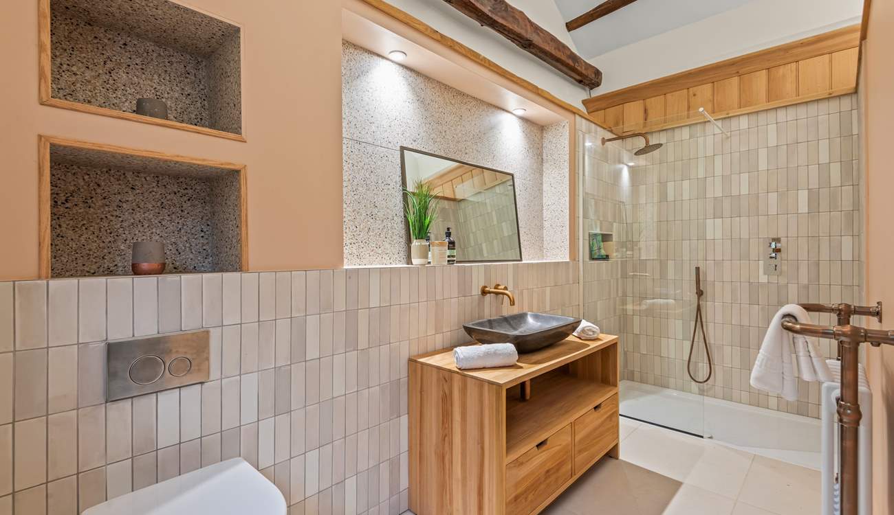 Bedroom 3's en suite.