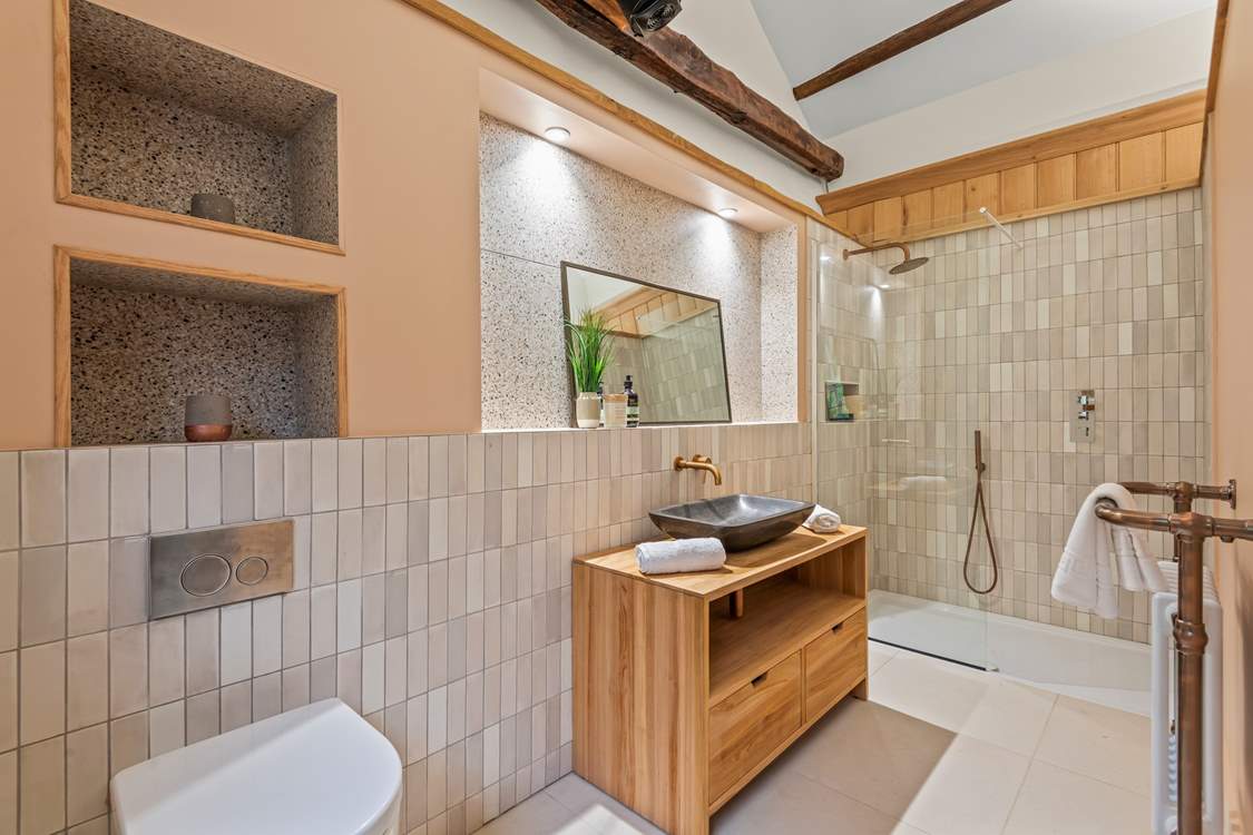 Bedroom 3's en suite.