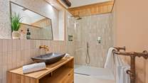 En suite to bedroom 3. Wow!