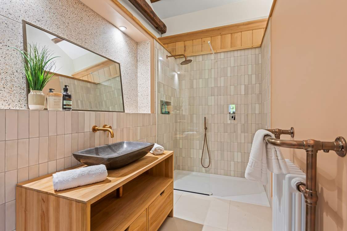 En suite to bedroom 3. Wow!