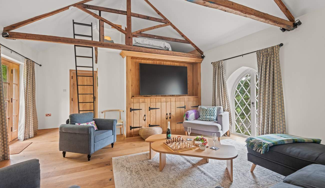 Bedroom 4 is tucked away in the living area. Please take care when climbing the ladder. Please also be aware of the sloping ceiling in the mezzanine area. This area should only be accessed by children 12 years and above, and supervised.