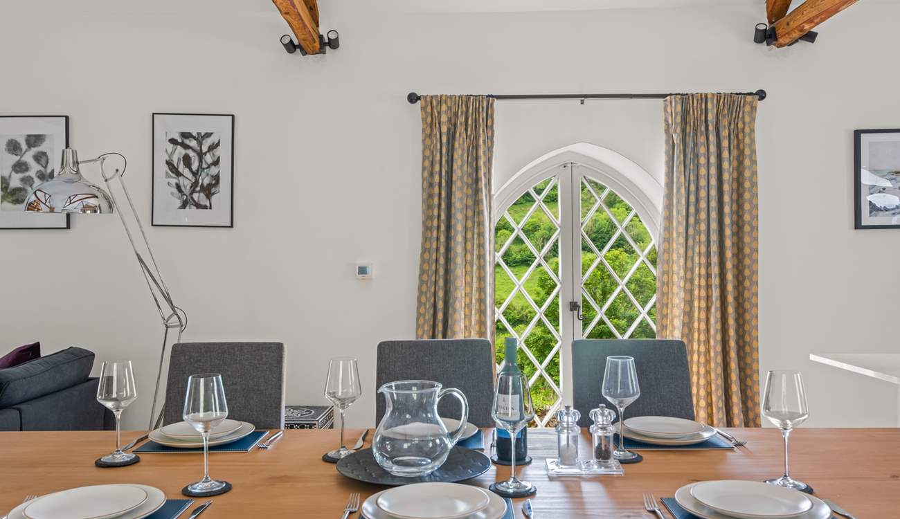 A great communal space to eat, talk and play.