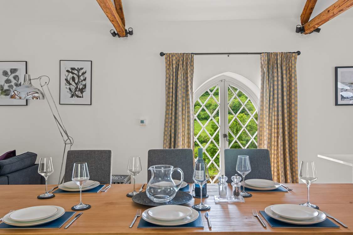 A great communal space to eat, talk and play.