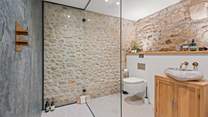 Bedroom 2's en suite.