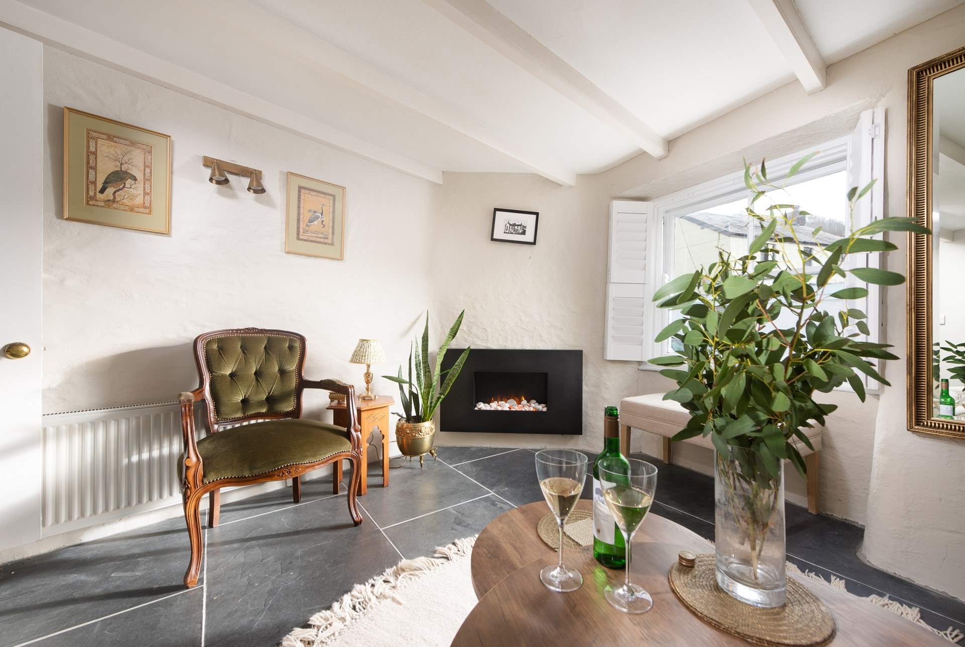 Unwind inside whilst listening to the waves roll into the cove with a glass of your favourite tipple.