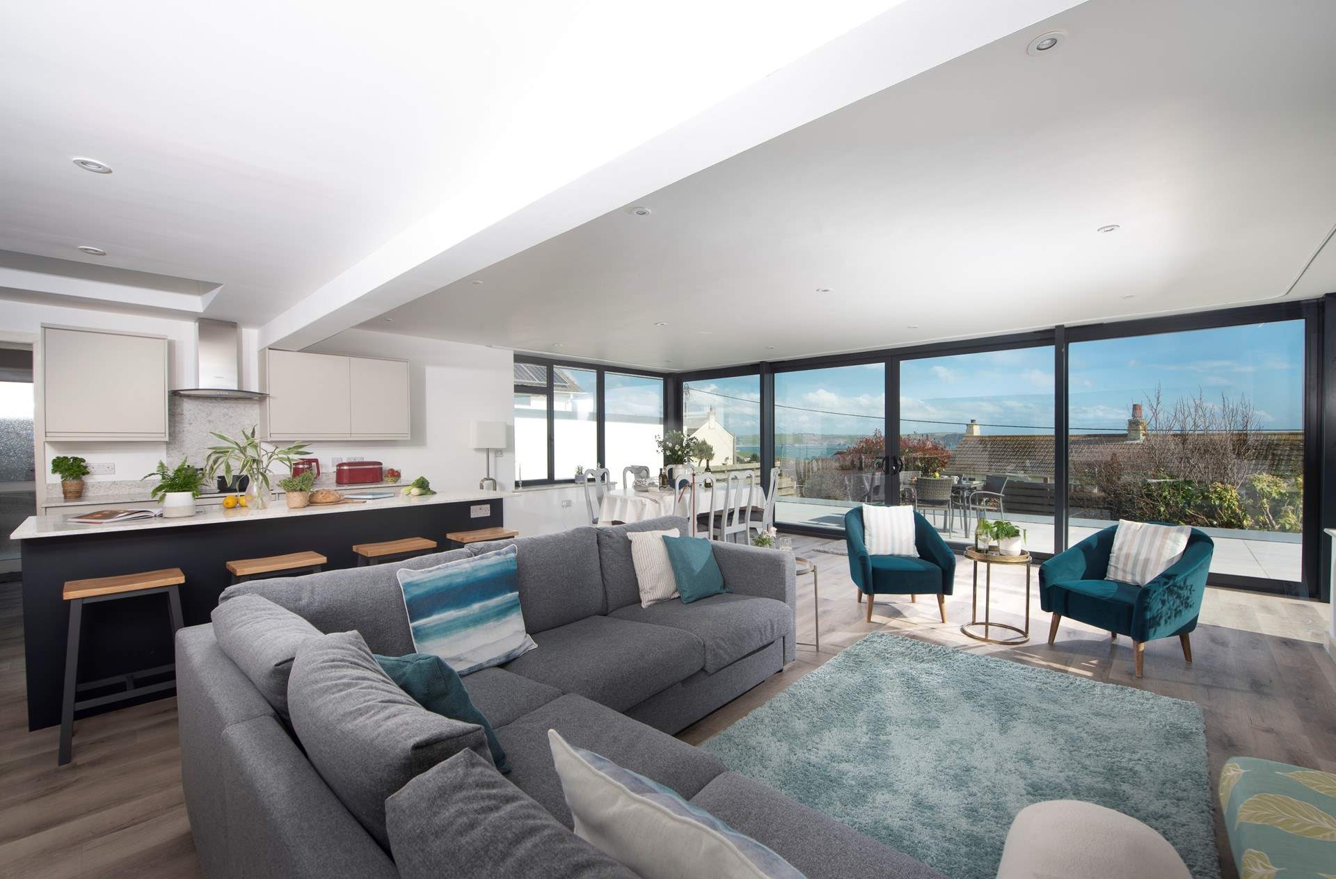 Beautifully furnished with sociable seating to get everyone together. 