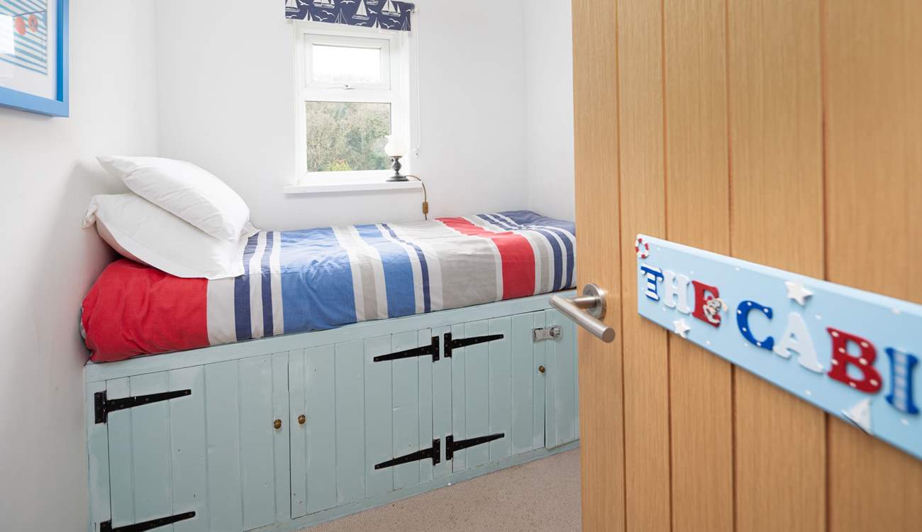 Children will love the cabin room. 