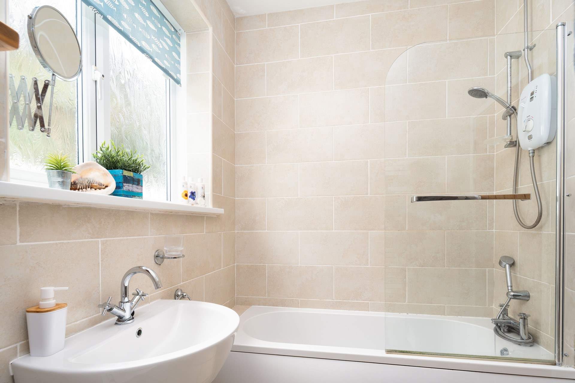 Relax in a hot bath after a beach day. 