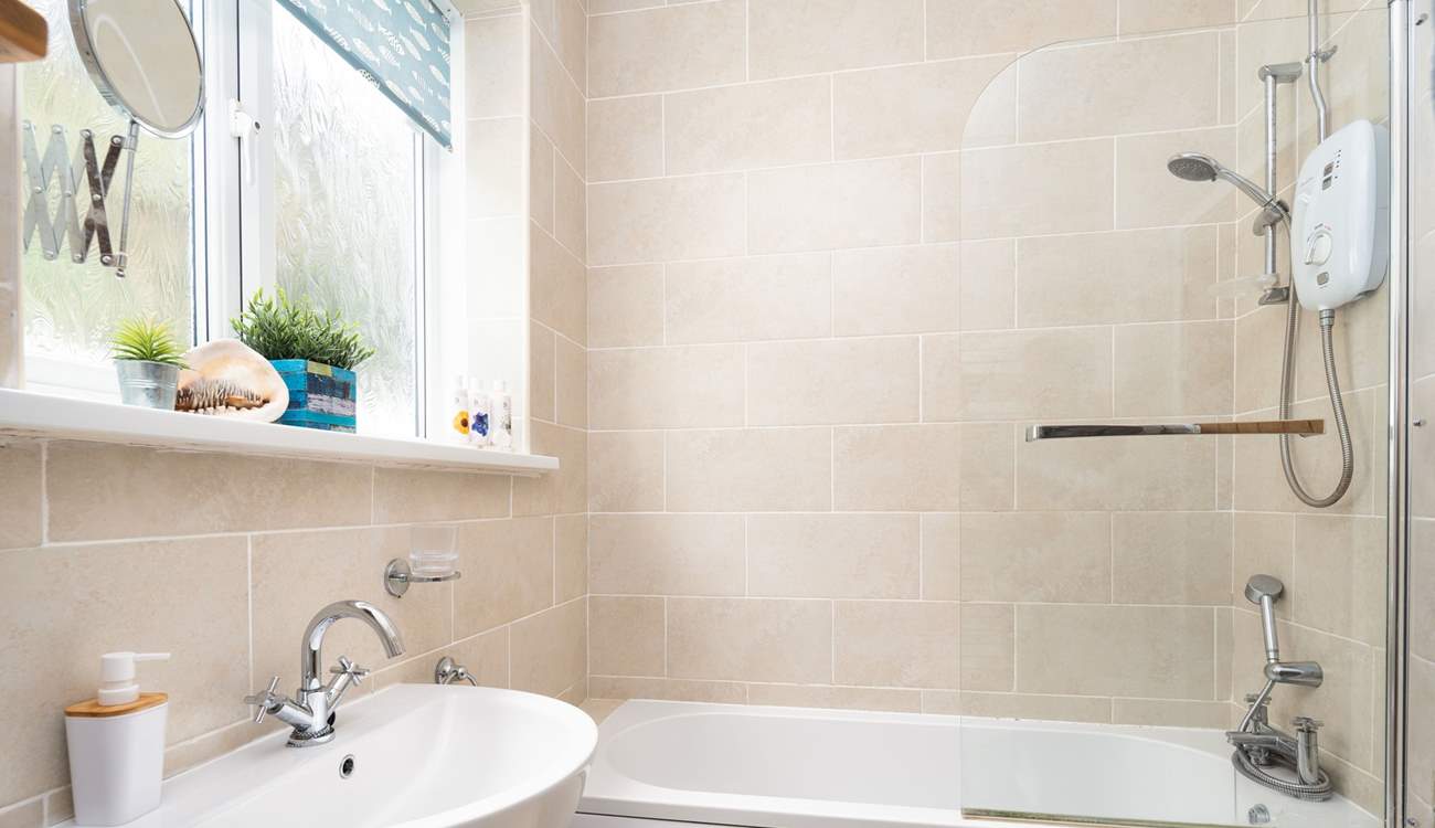 Relax in a hot bath after a beach day. 