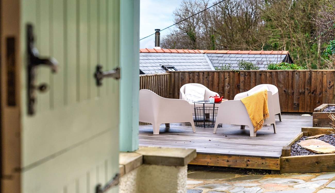 Perfect for stargazing on a clear summer's night or relaxing with a pot of tea and a good book. 